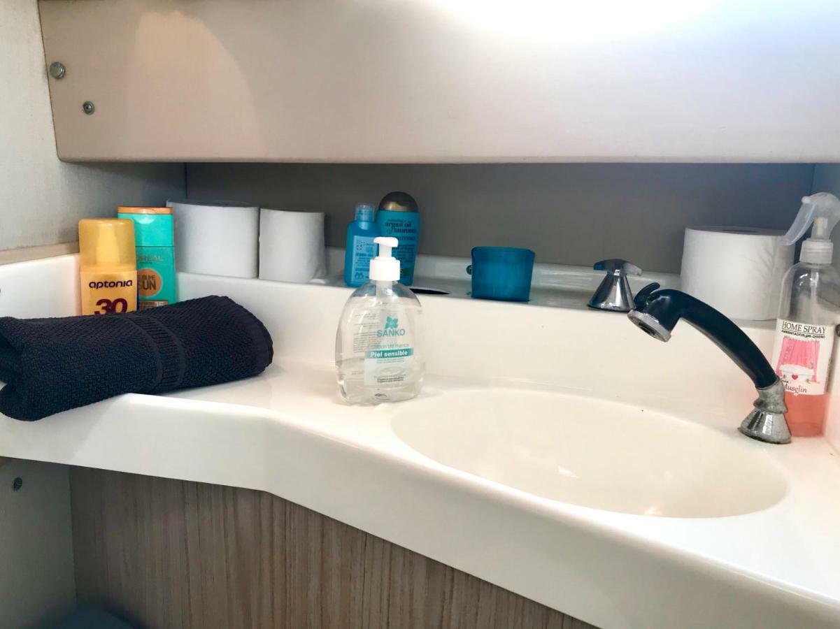 Boat Yacht Barcelona Hotell Sant Adria de Besos Eksteriør bilde