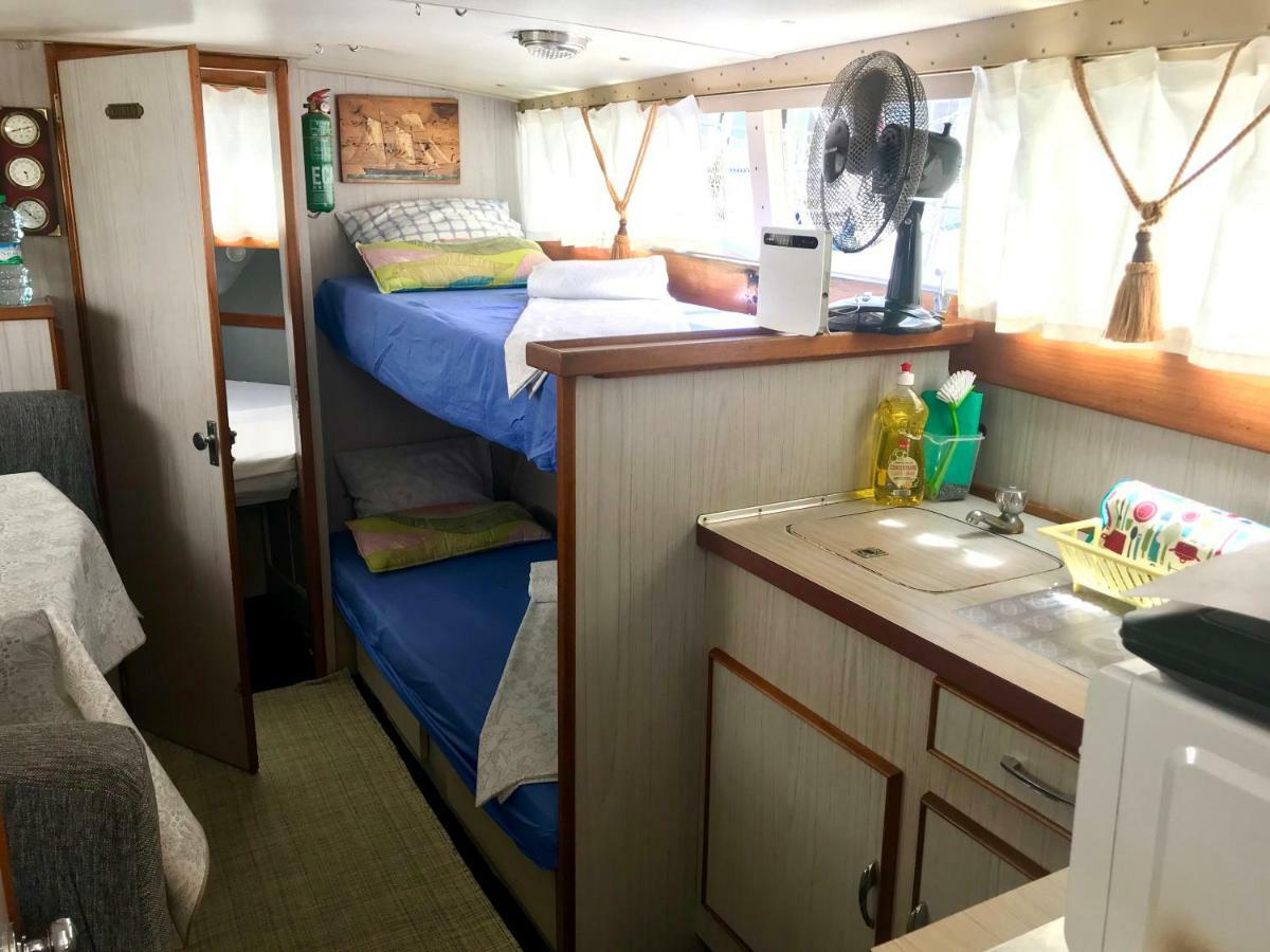 Boat Yacht Barcelona Hotell Sant Adria de Besos Eksteriør bilde